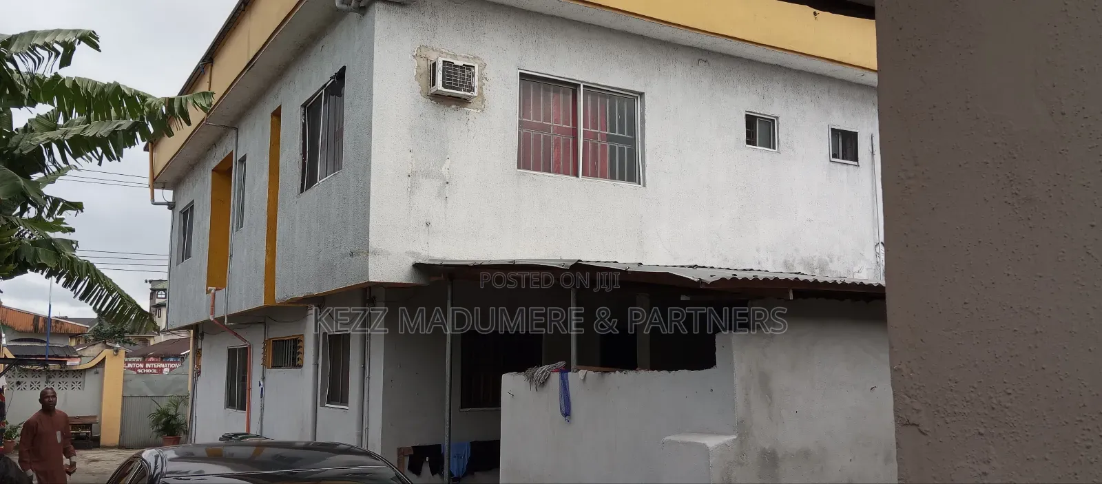 6bdrm Duplex in Major Rd Road, Off for sale