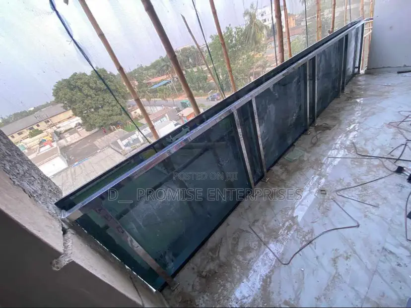 Square Pipe Frameless Glass