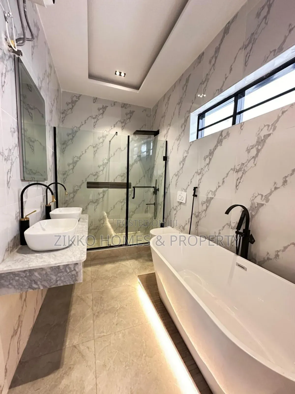 4bdrm Duplex in Orchid Road, Chevron for sale
