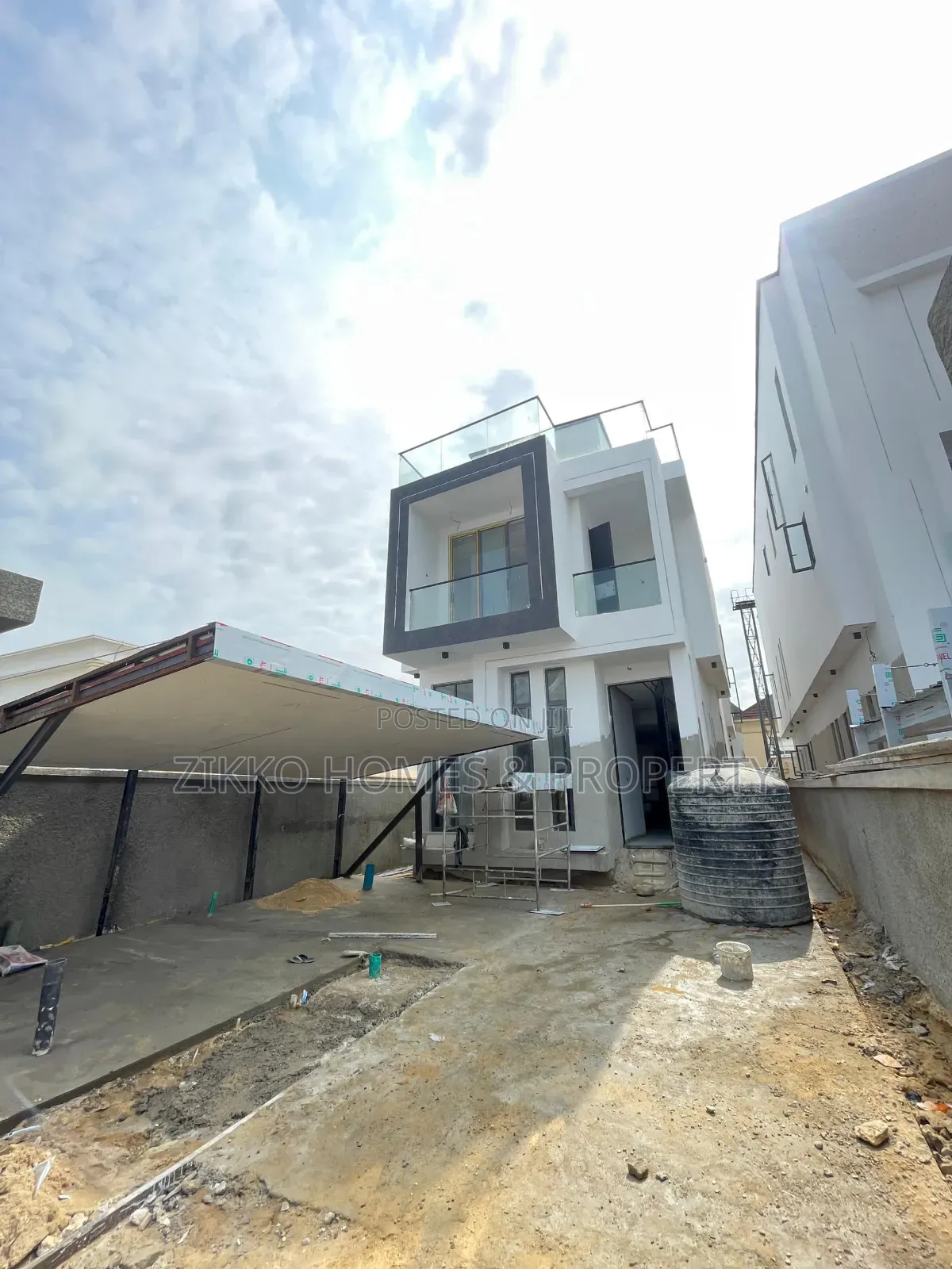 5bdrm Duplex in Ikota for sale