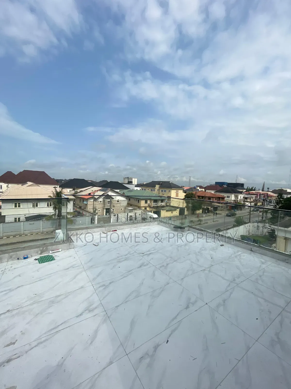 5bdrm Duplex in Ikota for sale