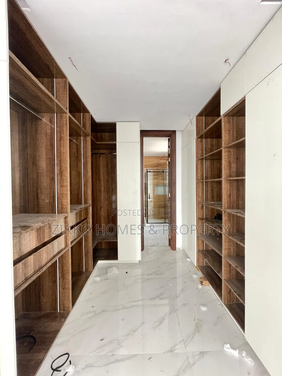5bdrm Duplex in Ikota for sale