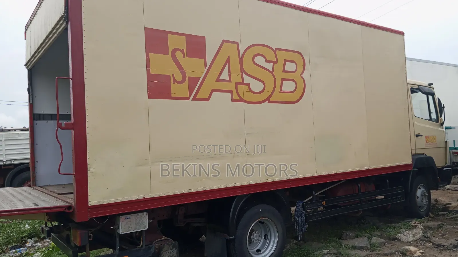 Foreign Used Mercedes-Benz 814