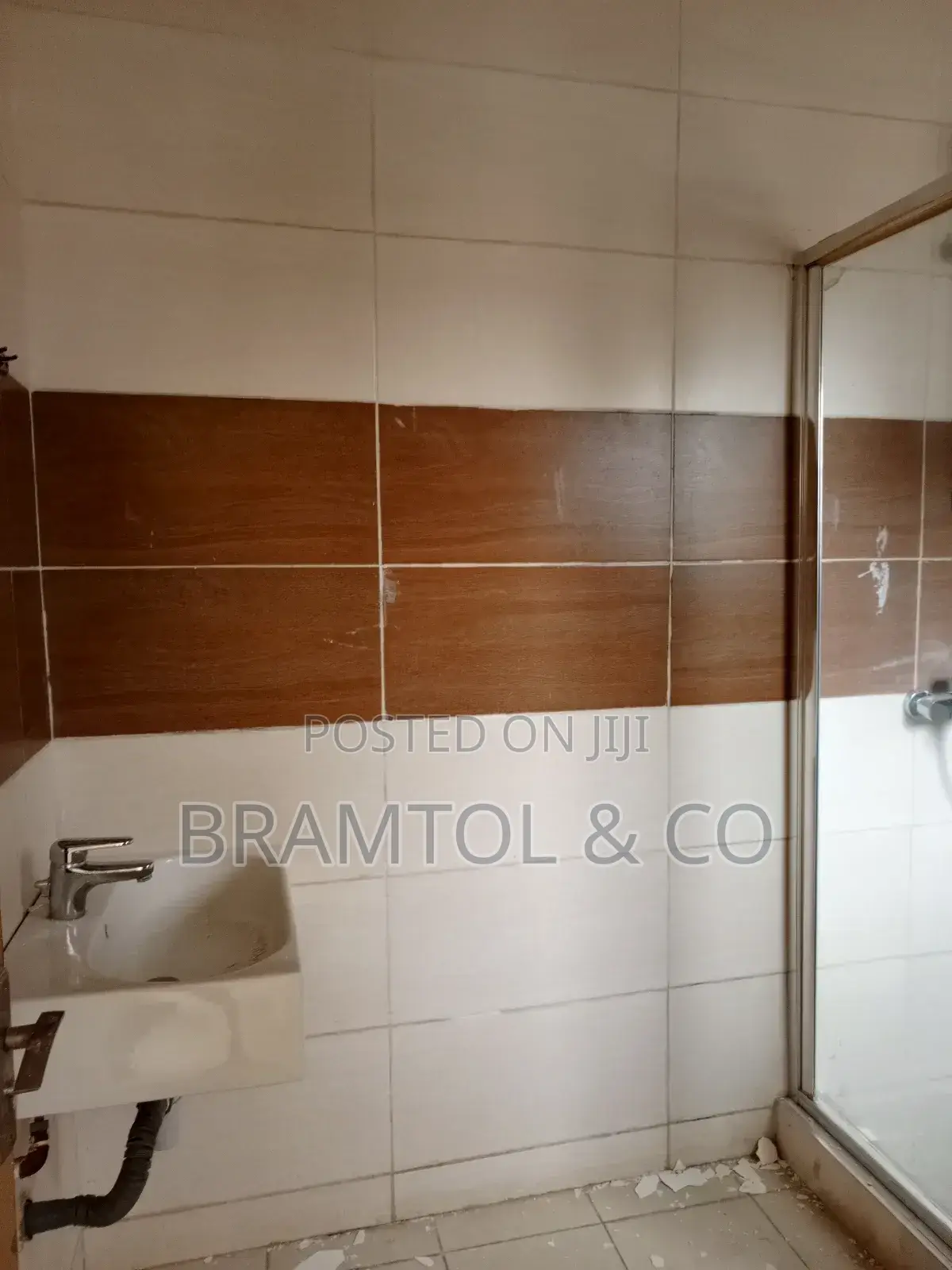 3bdrm Block of Flats in Life Camp for rent