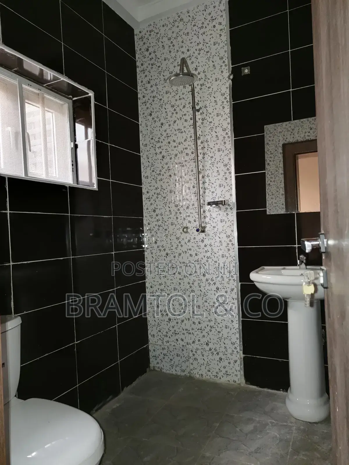 3bdrm Block of Flats in Life Camp for rent