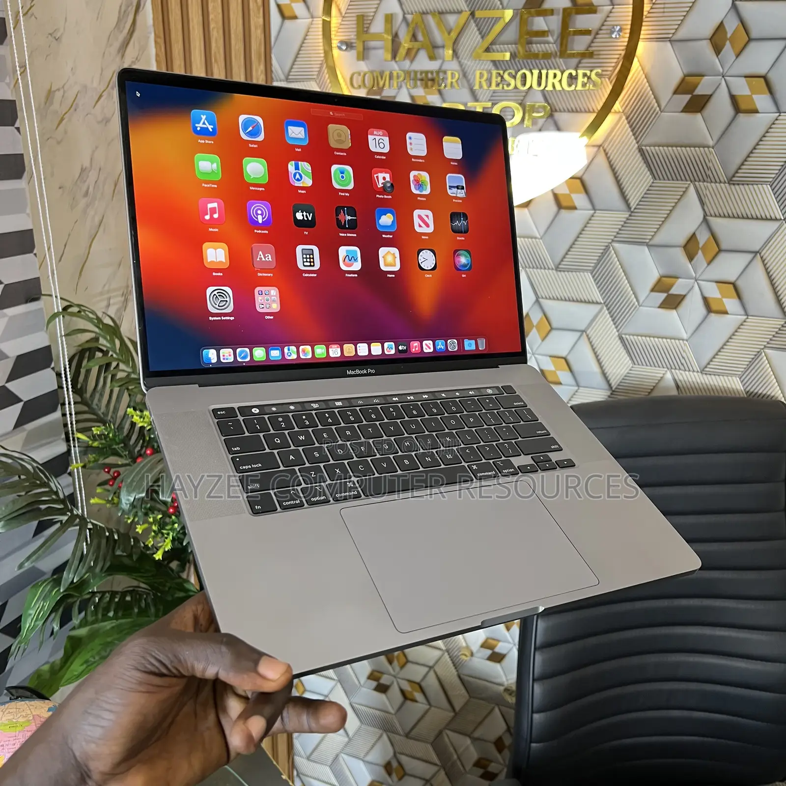 Laptop Apple MacBook Pro 2019 16GB Intel Core I7 SSD 512GB