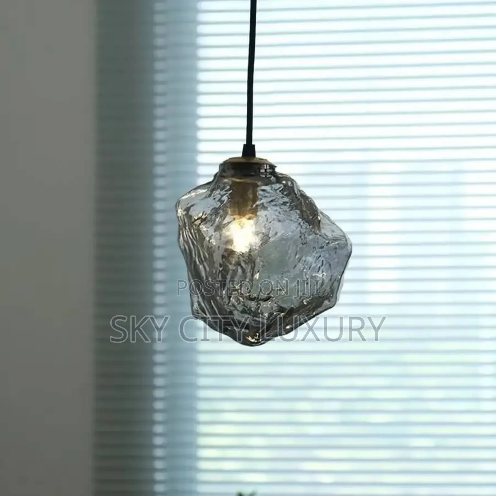 Juwas Glass Pendant Light