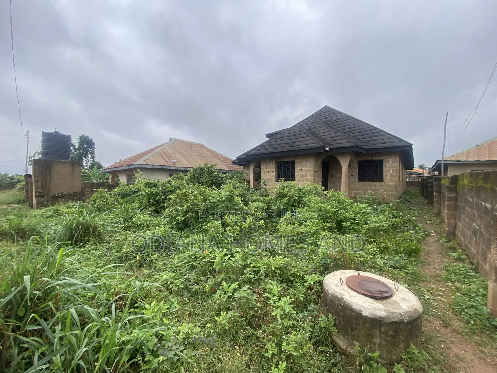 5bdrm Bungalow in Egbodi, Apata for sale