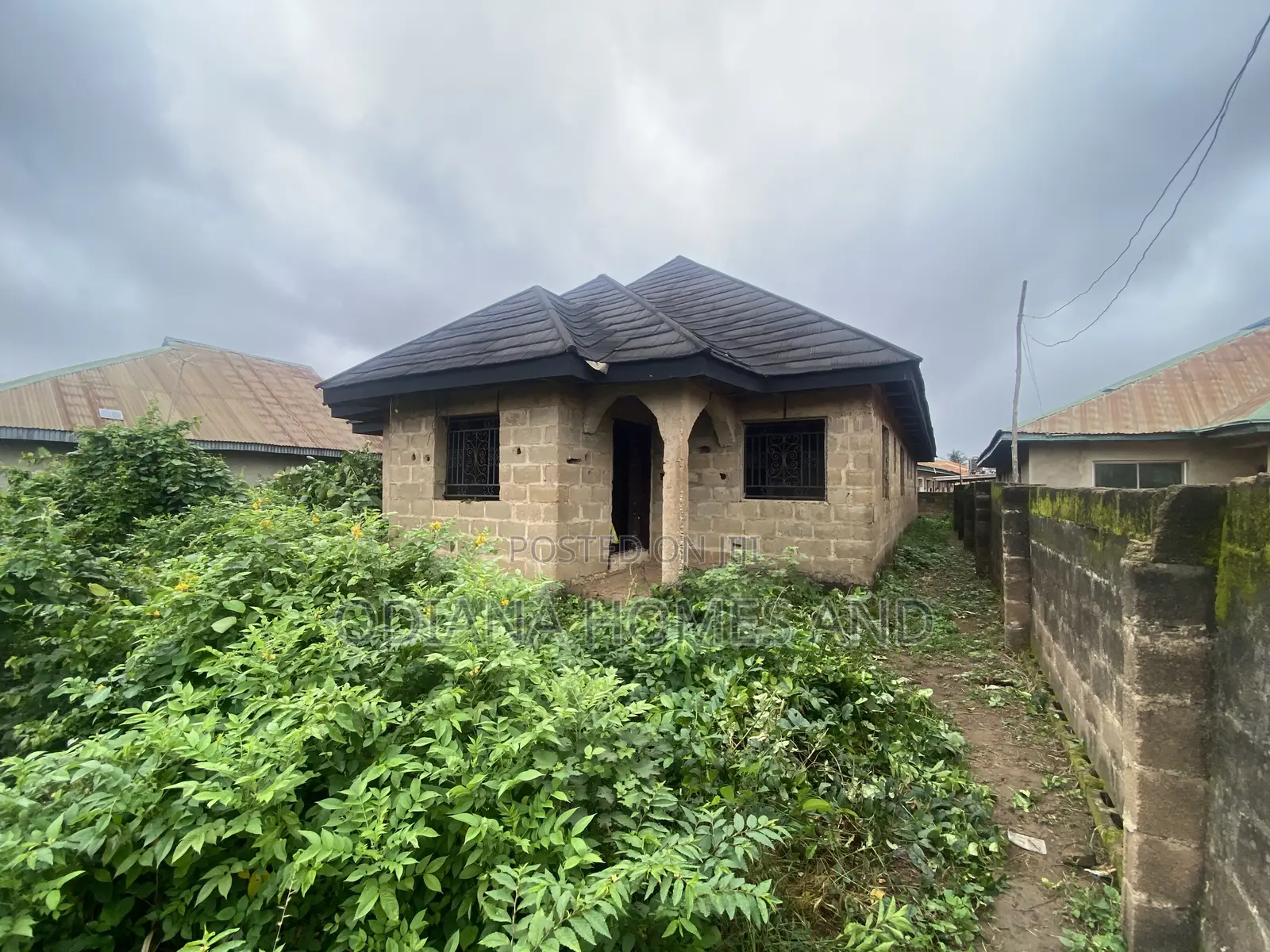 5bdrm Bungalow in Egbodi, Apata for sale