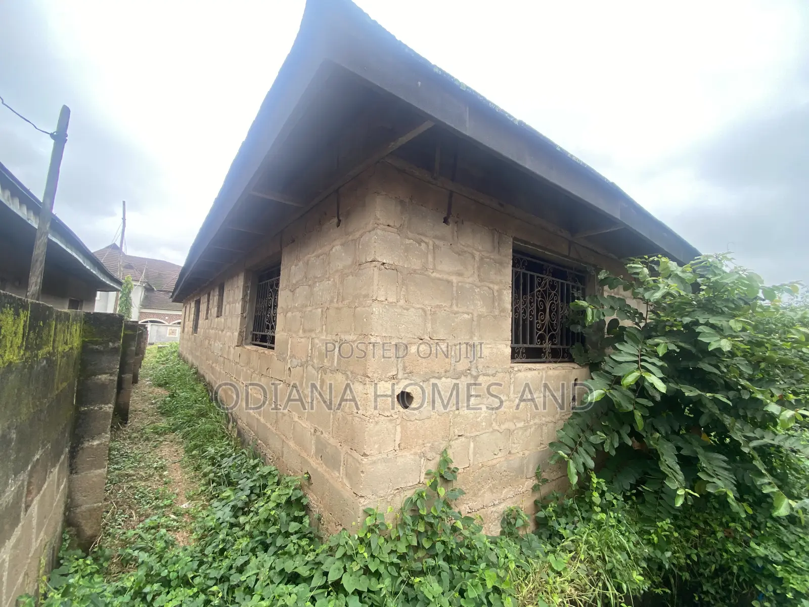5bdrm Bungalow in Egbodi, Apata for sale