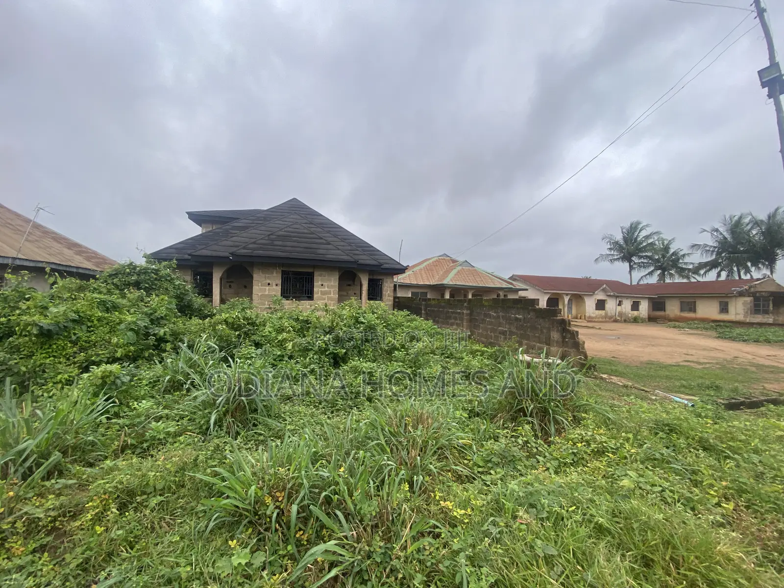 5bdrm Bungalow in Egbodi, Apata for sale
