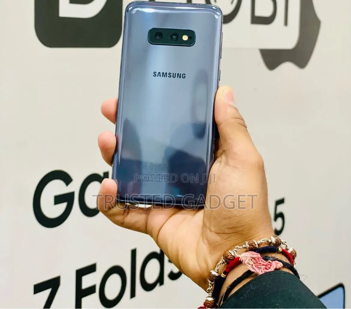 New Samsung Galaxy S10e 256 GB Blue