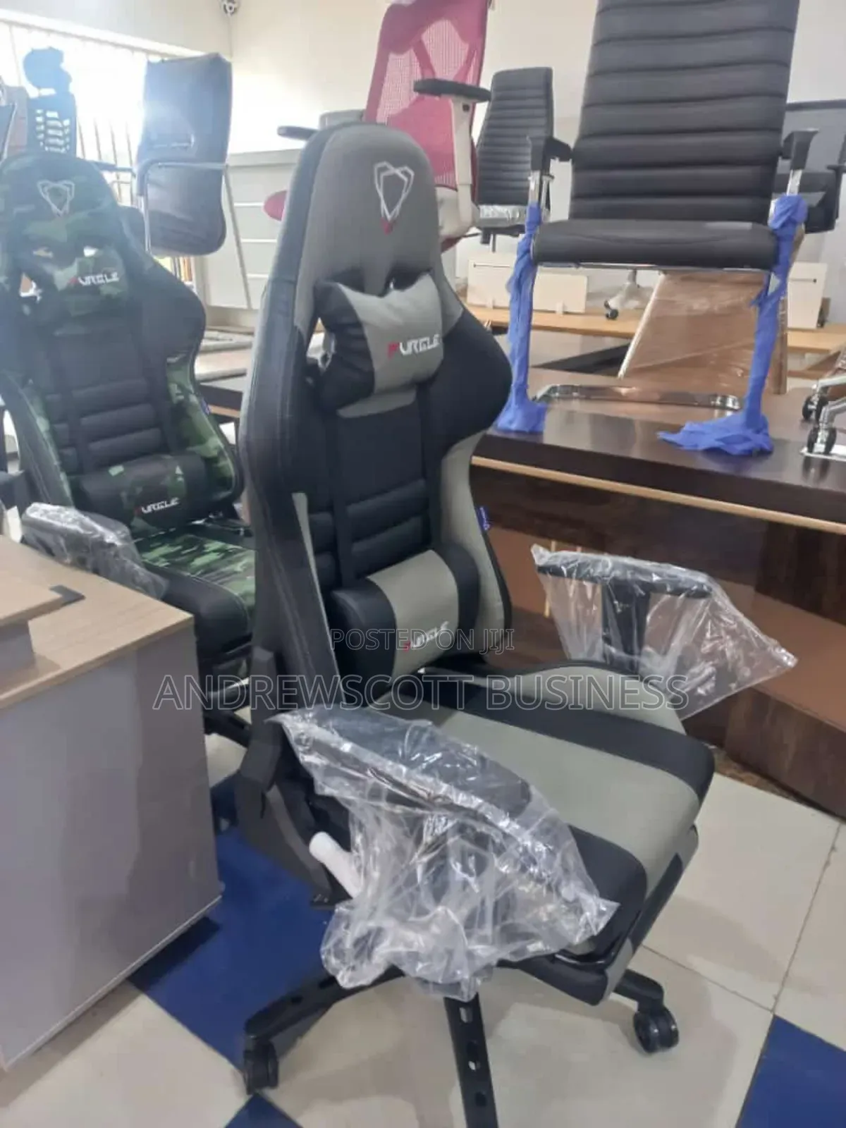Studio Or Gaming Chair With Footrest