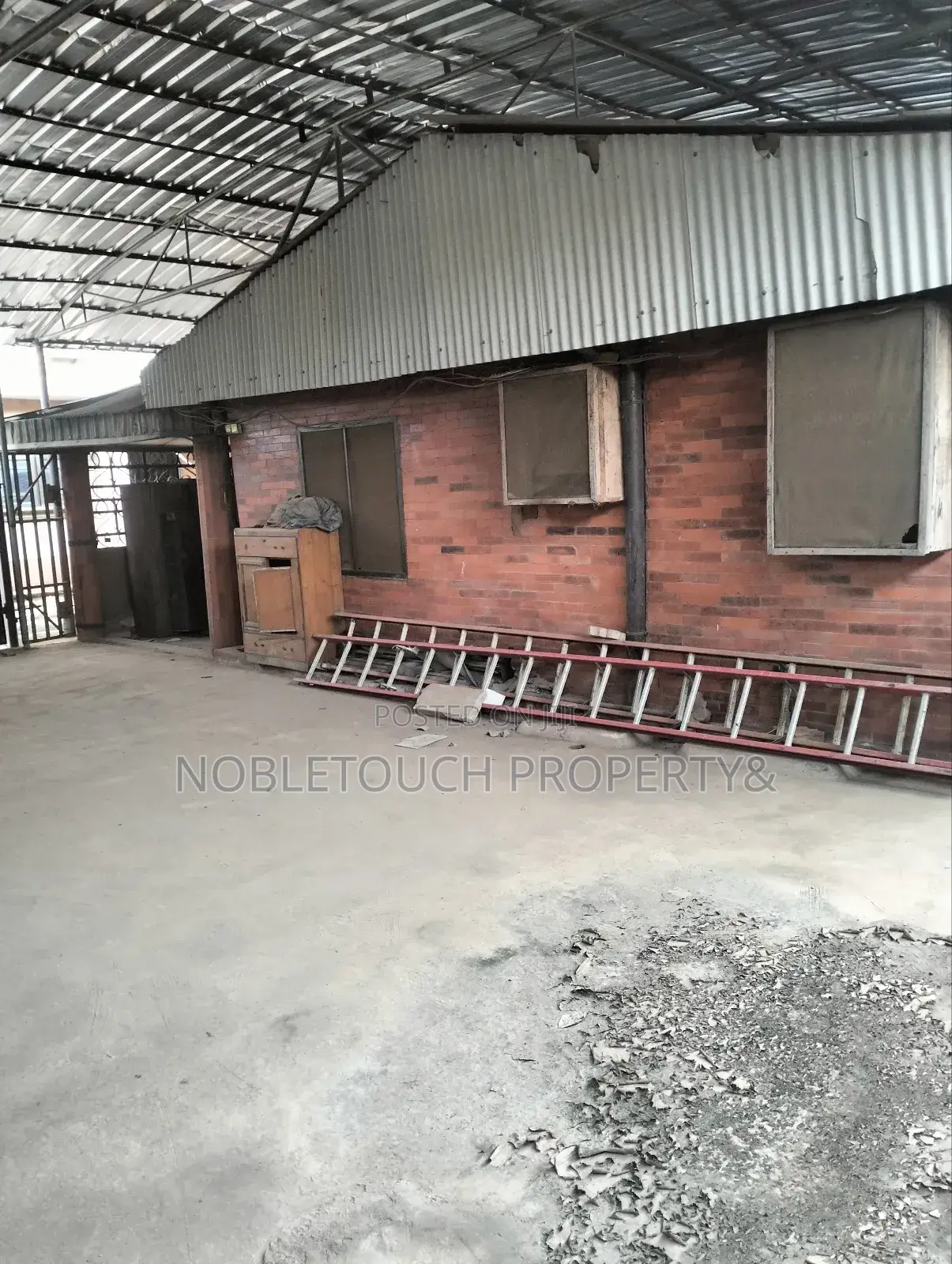 10bdrm Mansion in Liberty Estate Alake, Iseri Olofin for sale