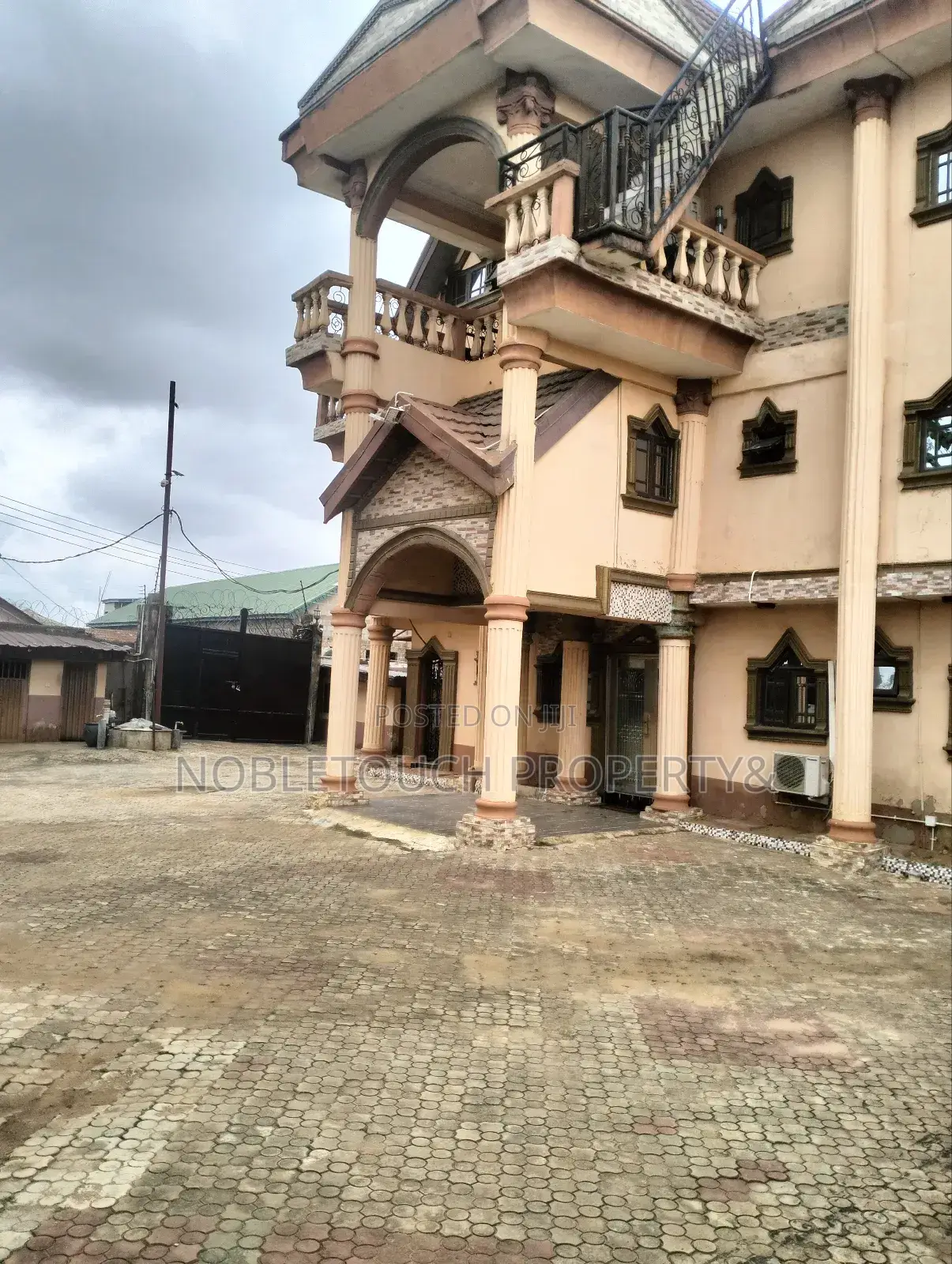 10bdrm Mansion in Liberty Estate Alake, Iseri Olofin for sale