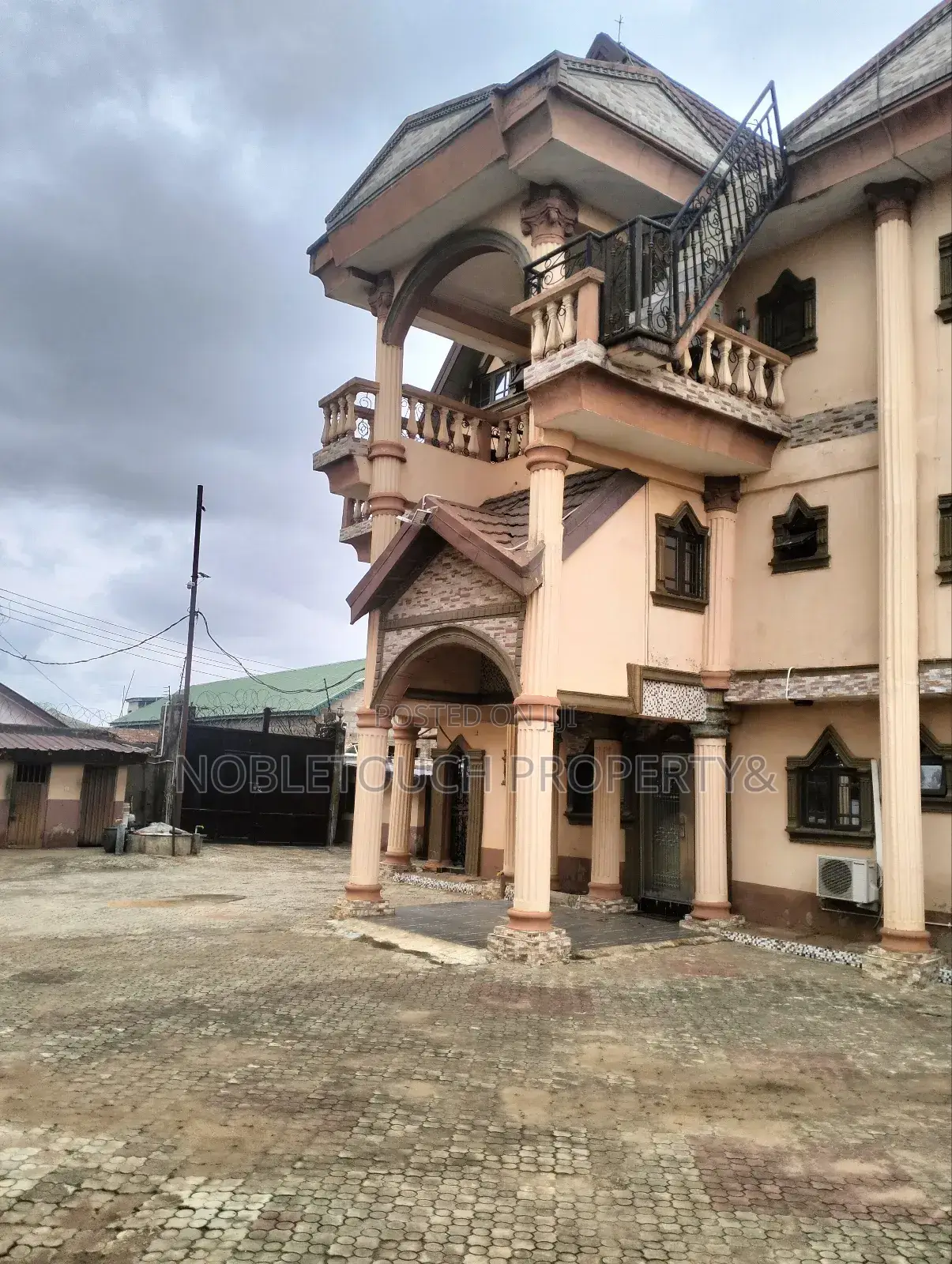 10bdrm Mansion in Liberty Estate Alake, Iseri Olofin for sale