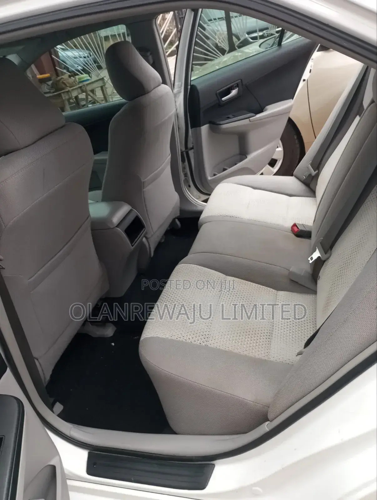 Toyota Camry LE 4dr Sedan (2.5L 4cyl 6A) 2014 White