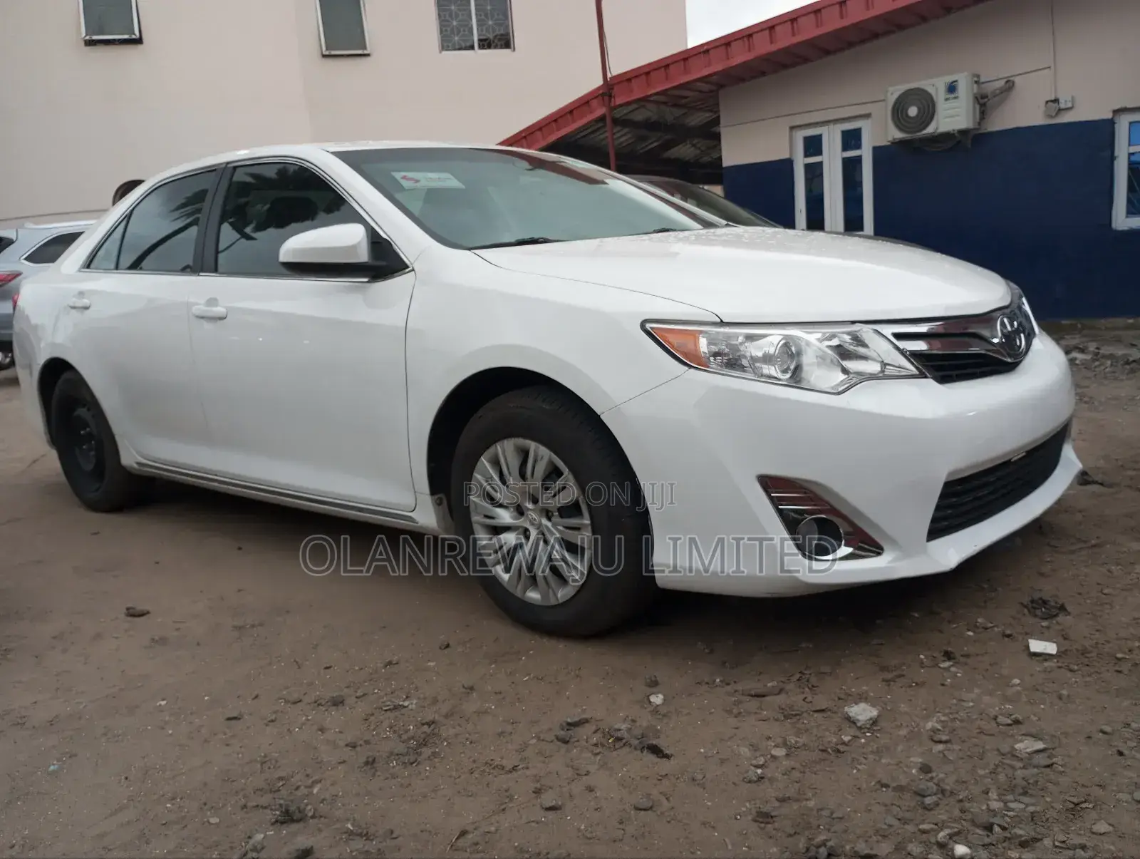 Toyota Camry LE 4dr Sedan (2.5L 4cyl 6A) 2014 White