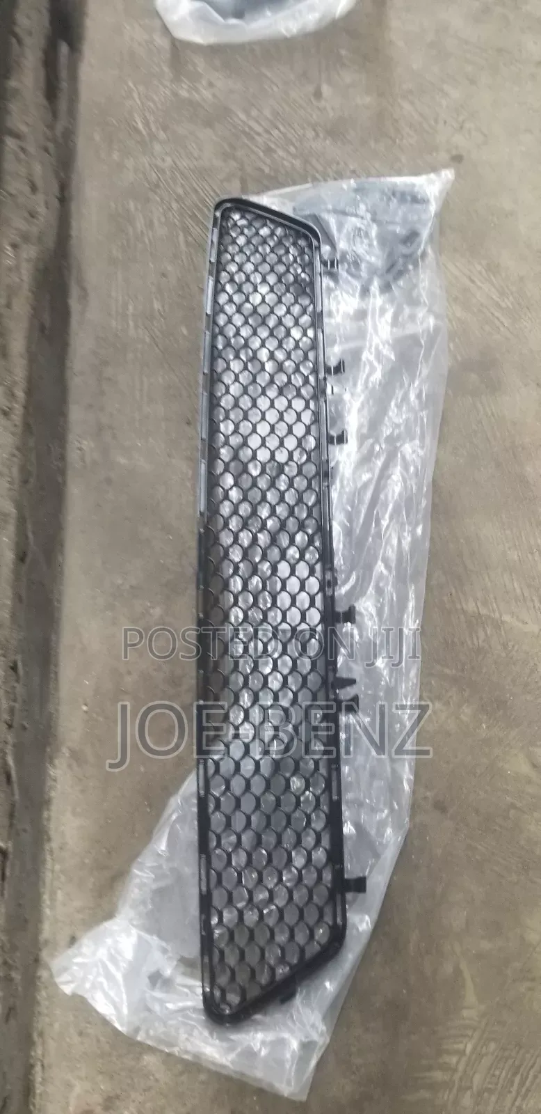 E350 2010 Front Bumper Center Net