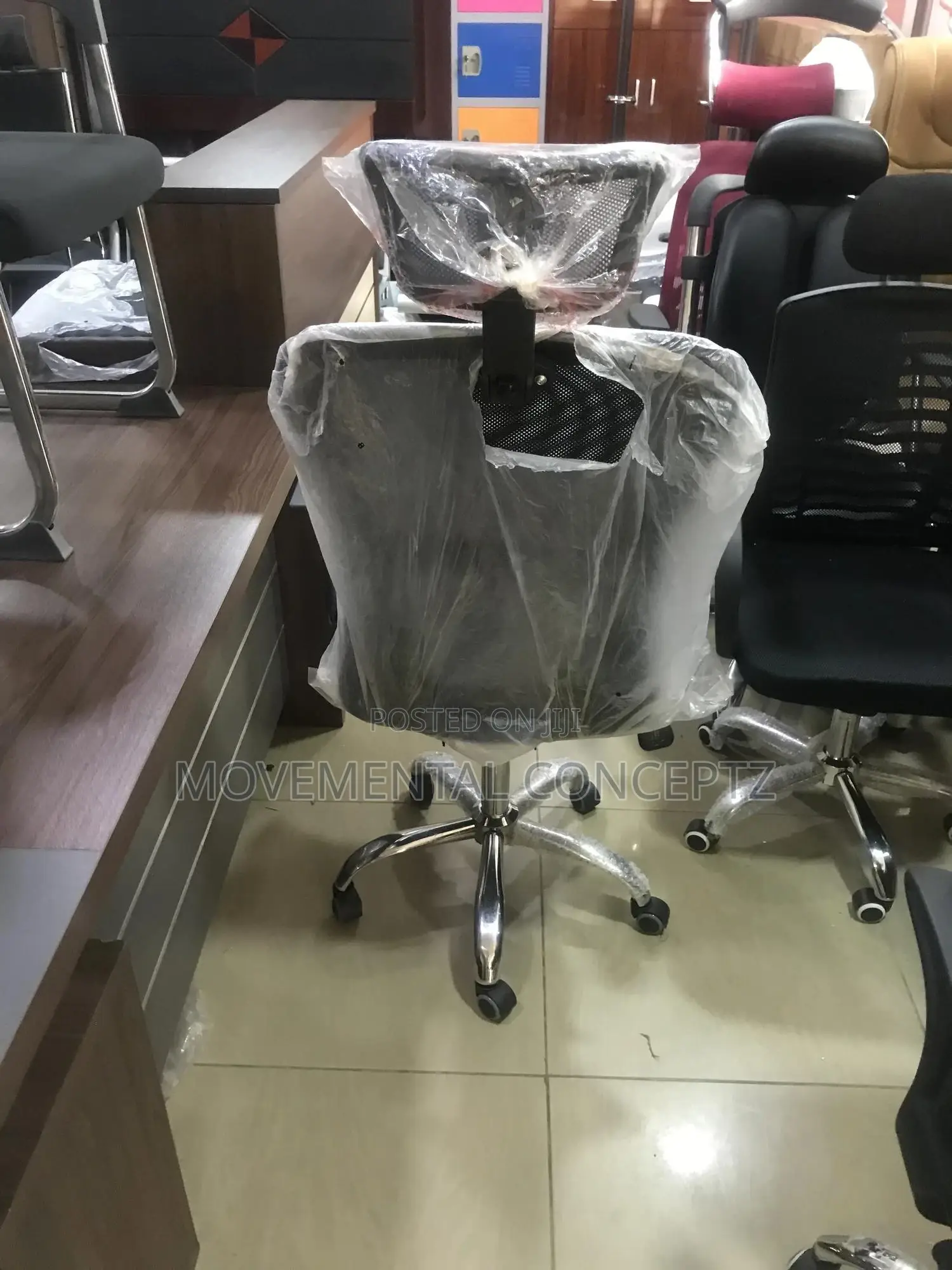 Executive Office Swivel Chair With Headrest