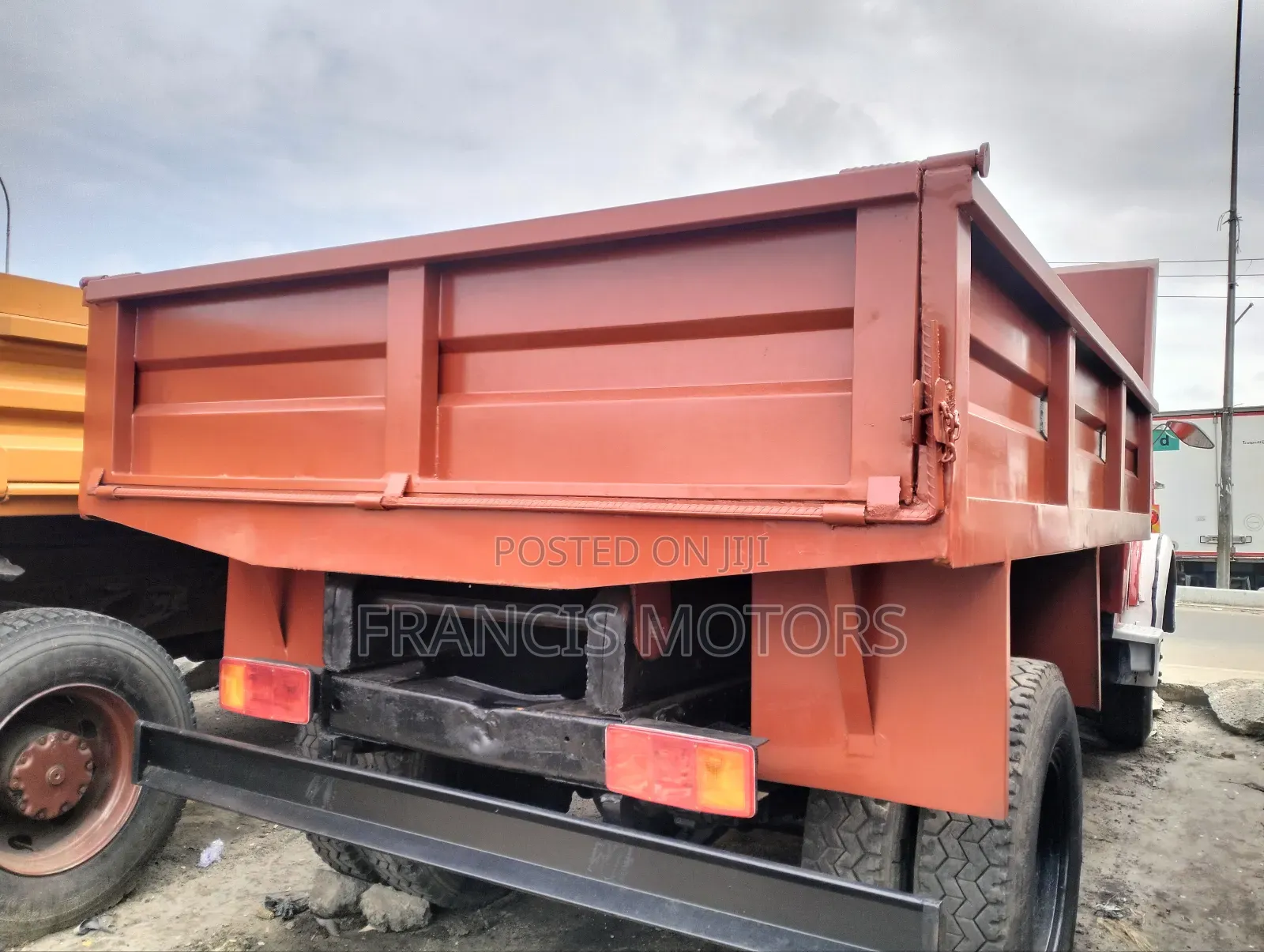 1113 Mercedes Benz Tipper