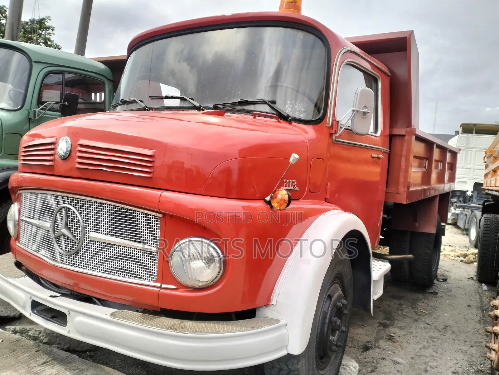 1113 Mercedes Benz Tipper