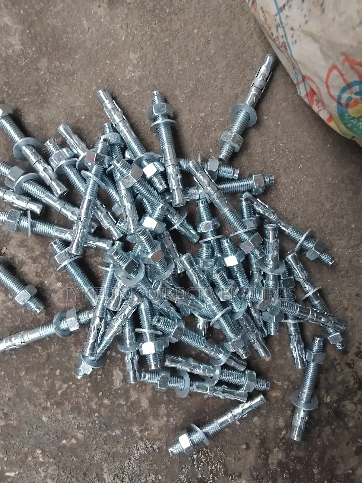 M12 × 100 Hilty Bolt