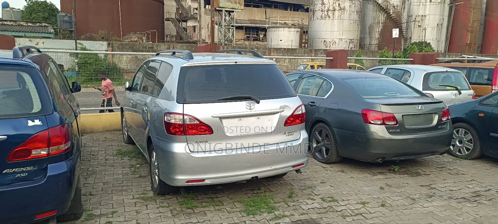Toyota Avensis Verso 2.0 Petrol 2004 Silver