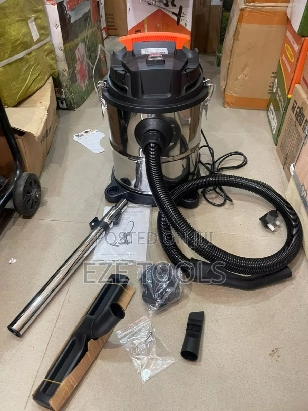 We and Dry Vacuum Cleaner With Blower
