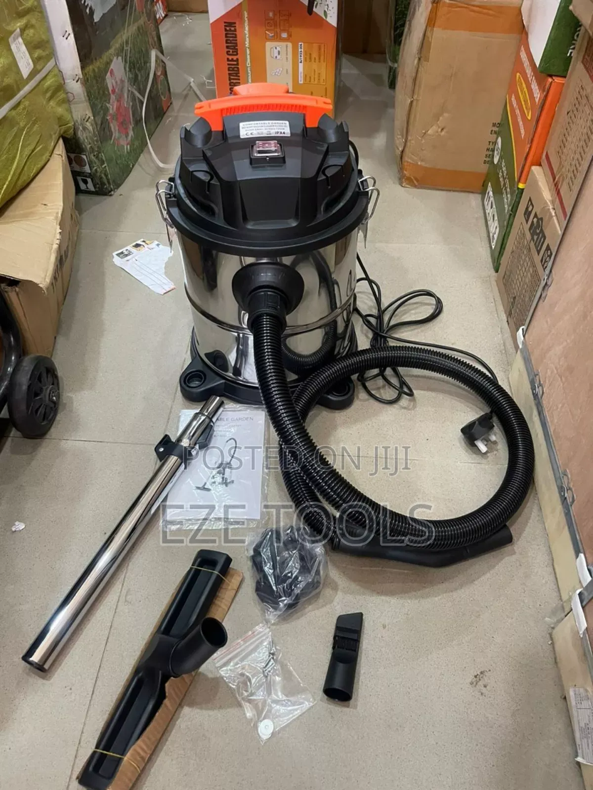 We and Dry Vacuum Cleaner With Blower