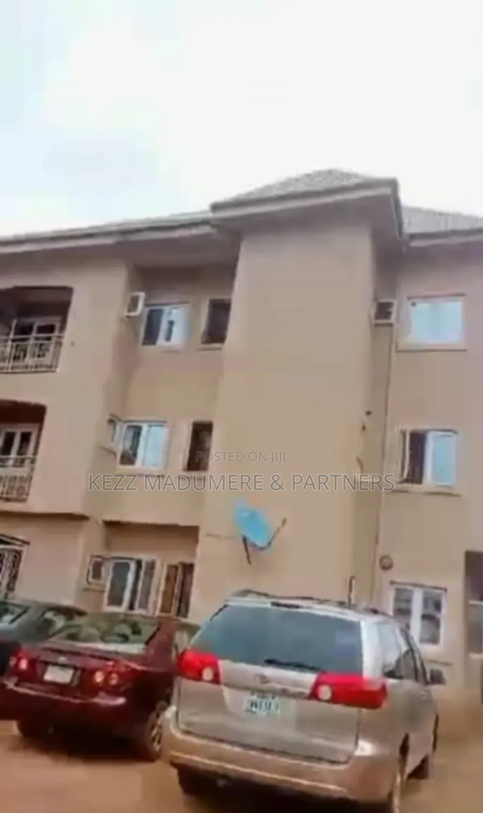 3bdrm Block of Flats in Community Estate for sale