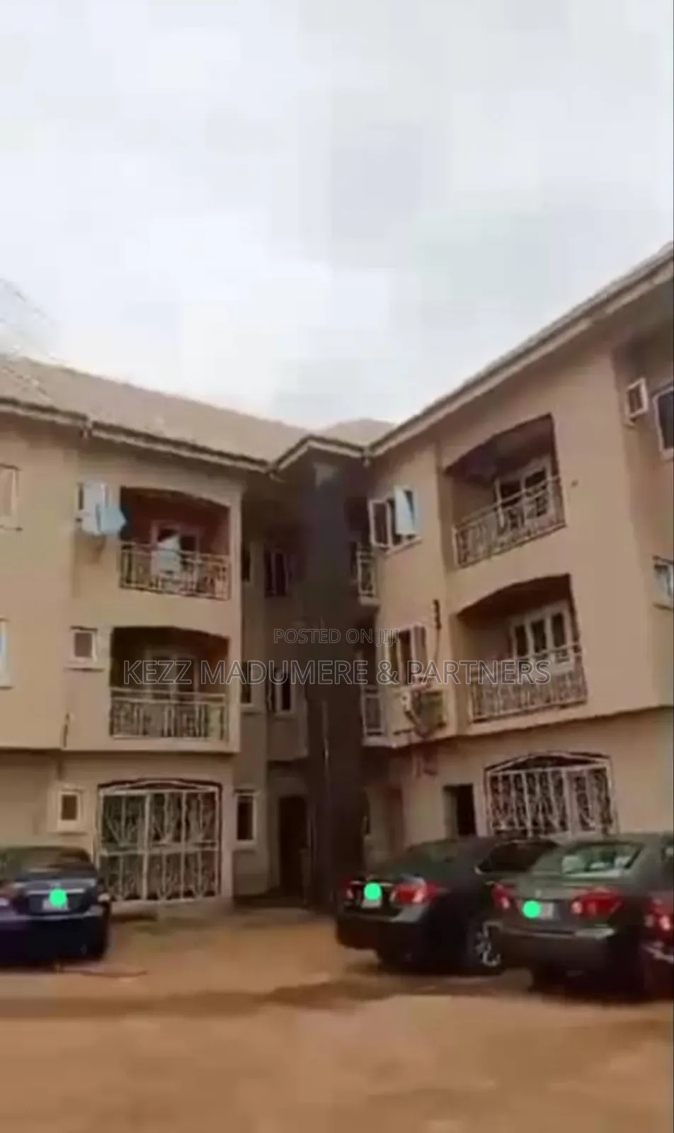 3bdrm Block of Flats in Community Estate for sale