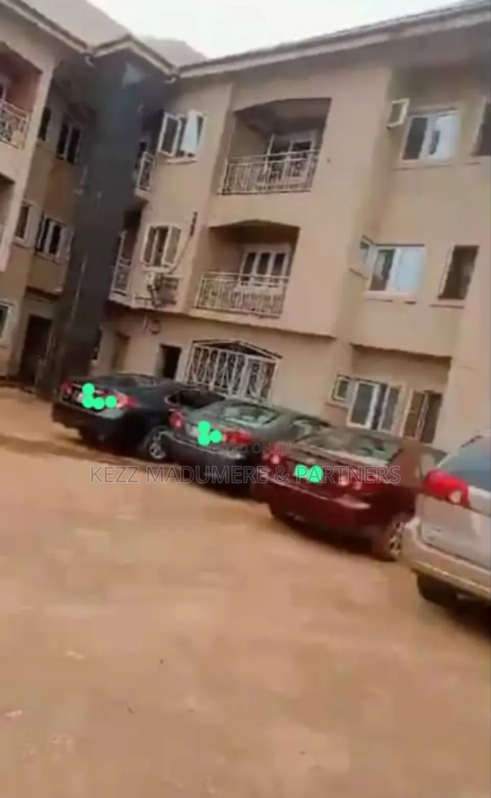 3bdrm Block of Flats in Community Estate for sale