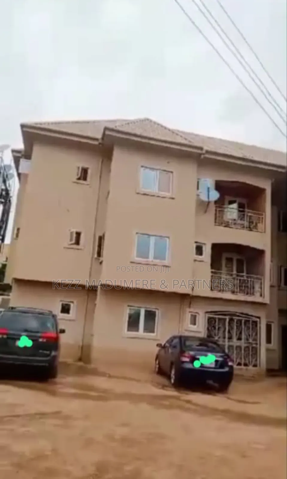 3bdrm Block of Flats in Community Estate for sale
