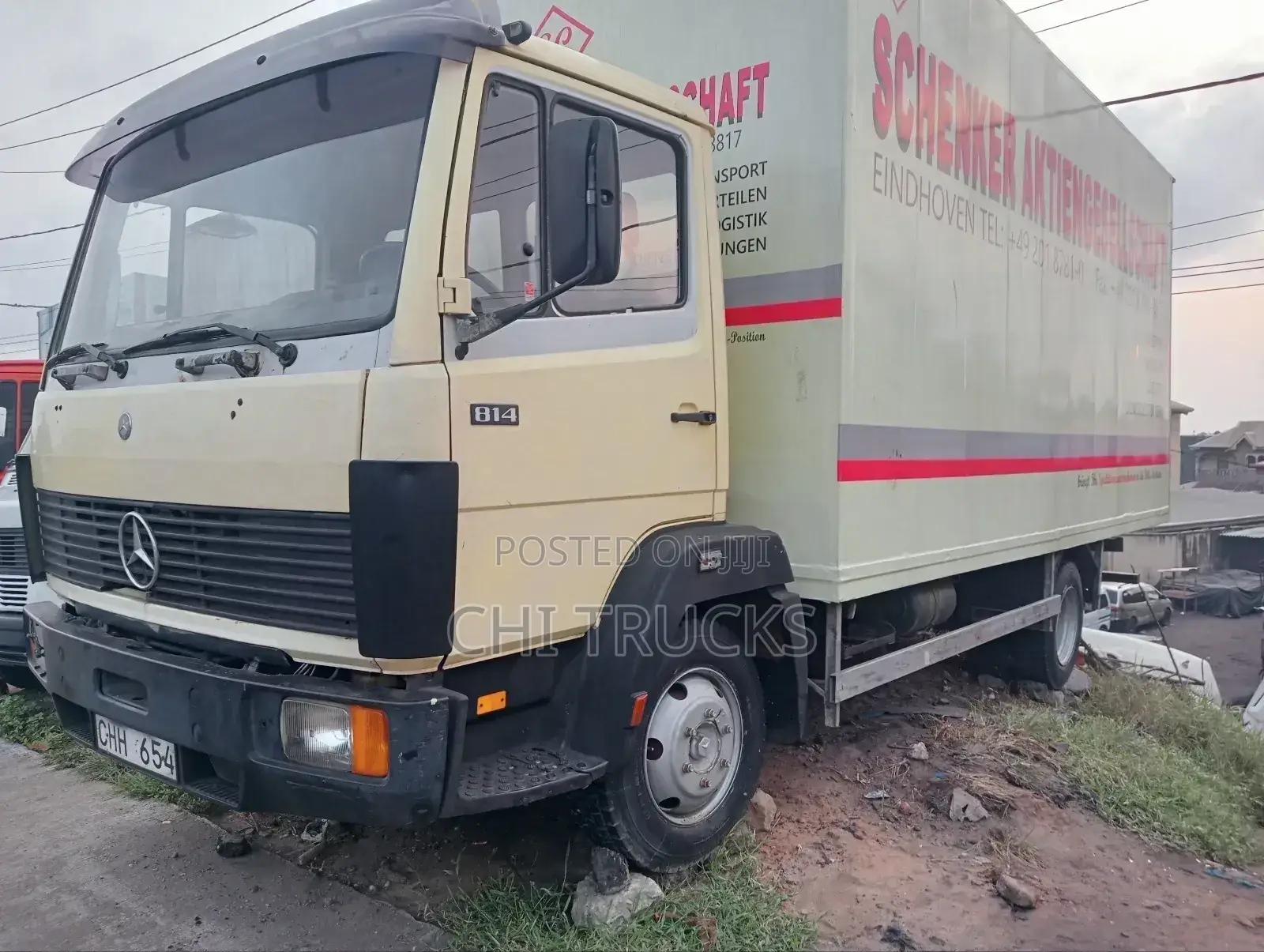 814 Cargo Truck