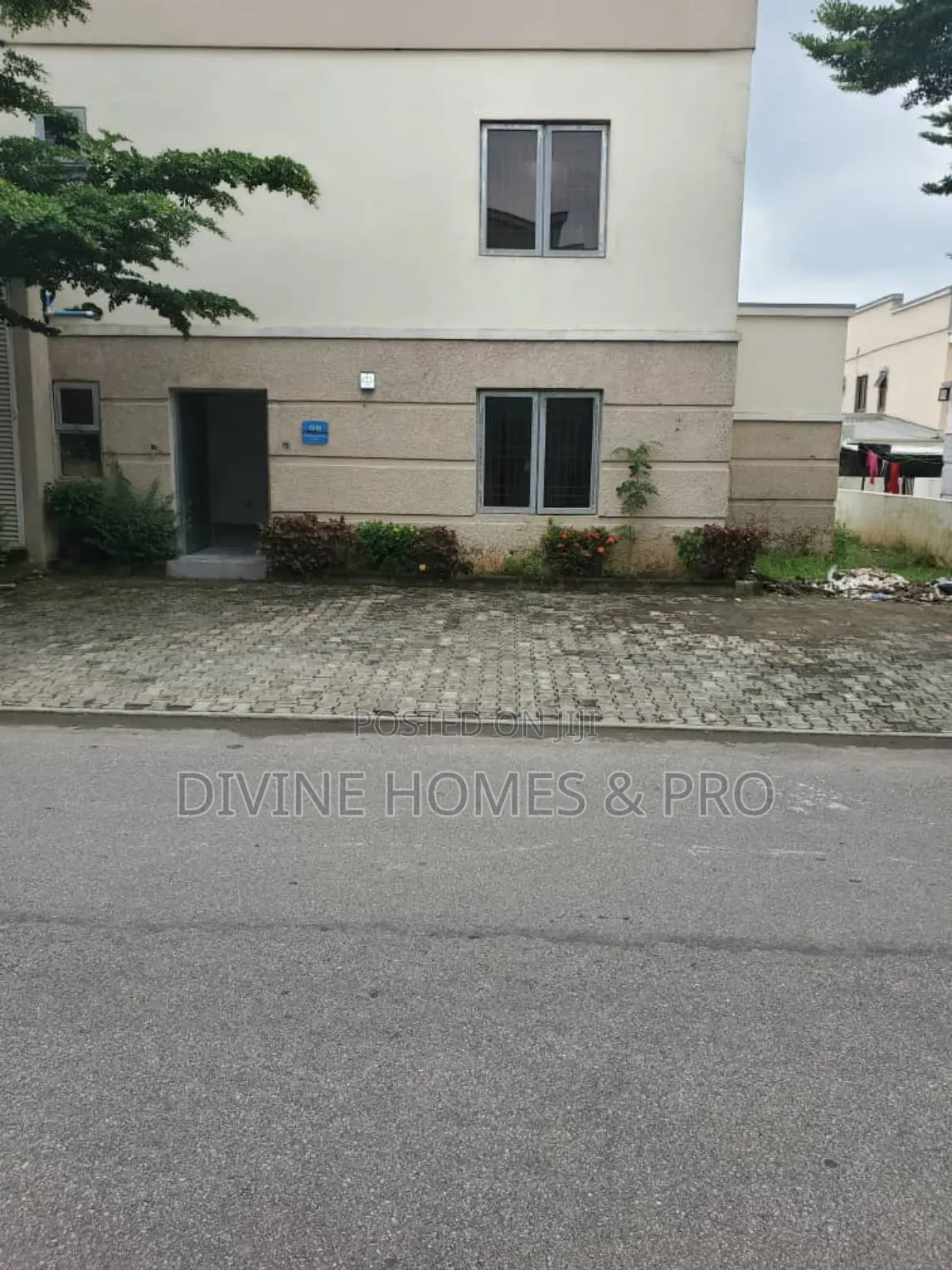 4bdrm Duplex in Life Camp for rent