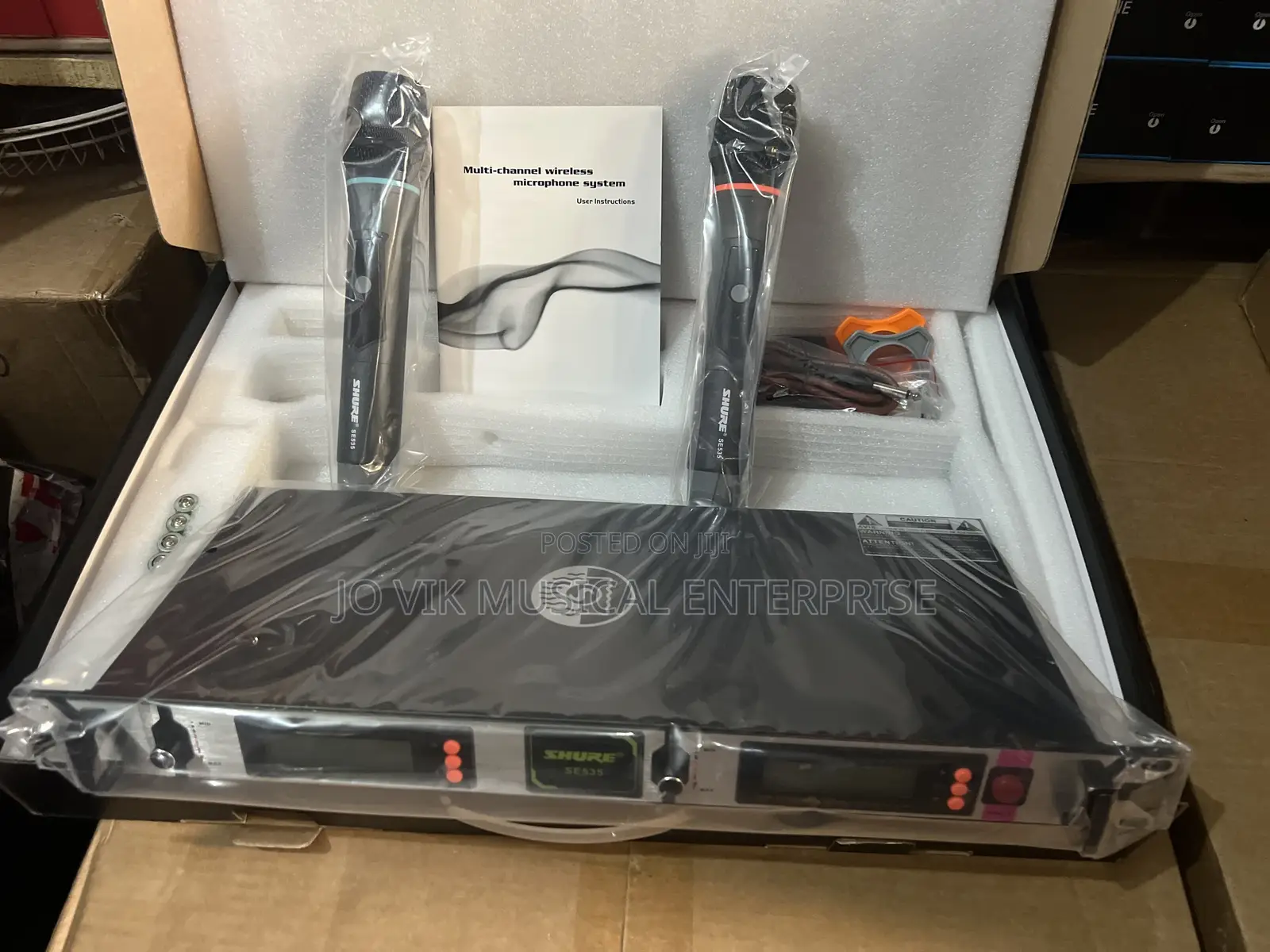 SHURE SE535 UHF Professional Wireless Microphone System