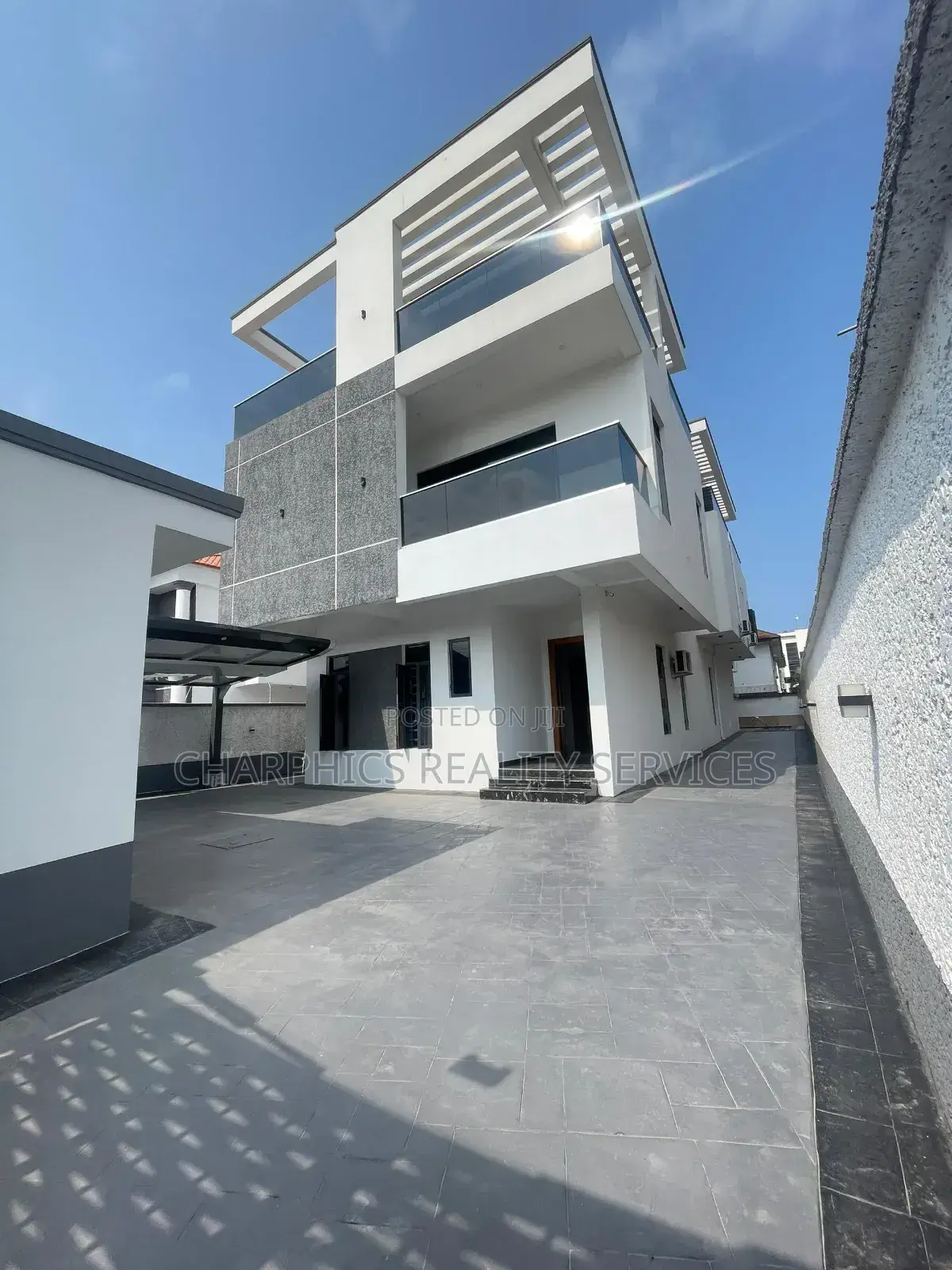 5bdrm Duplex in Lekki Phase 1 for sale