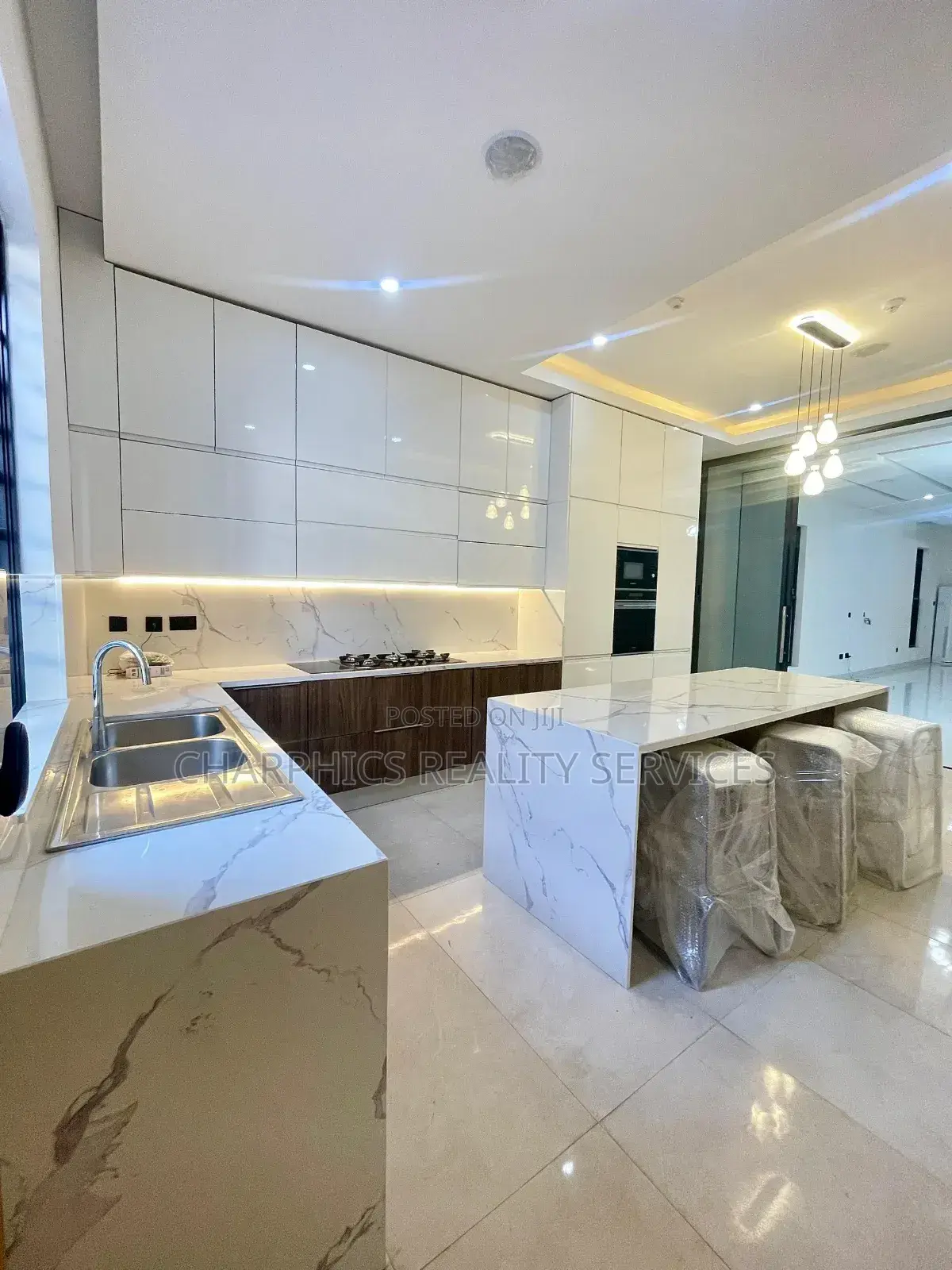 5bdrm Duplex in Lekki Phase 1 for sale
