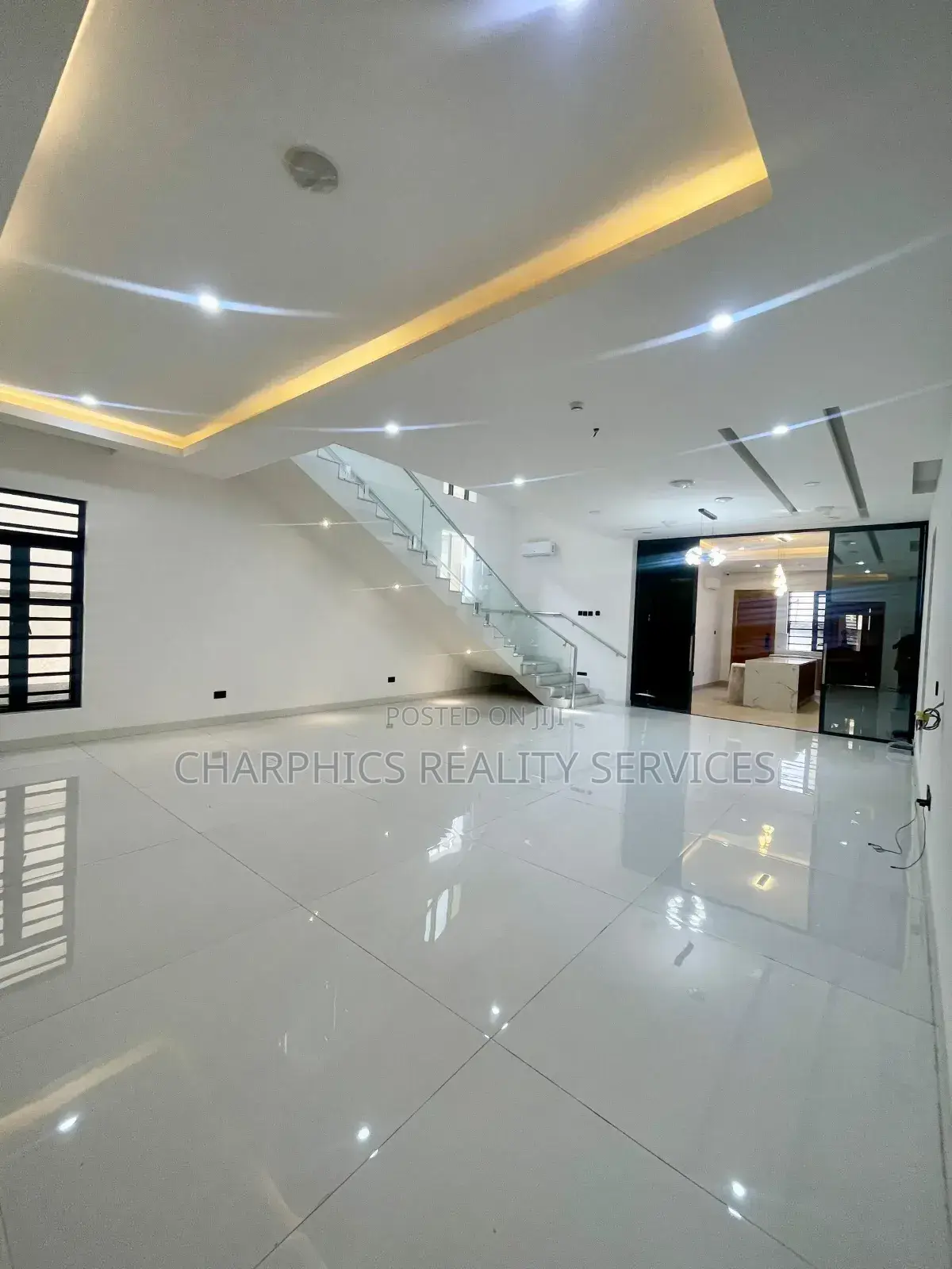 5bdrm Duplex in Lekki Phase 1 for sale