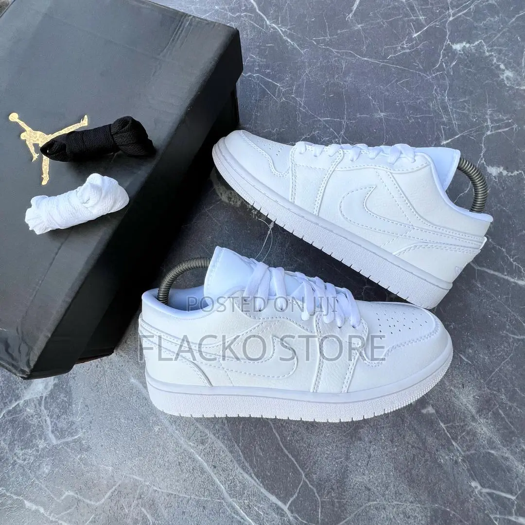 Original Air Jordan 1 Low Triple White Sneakers