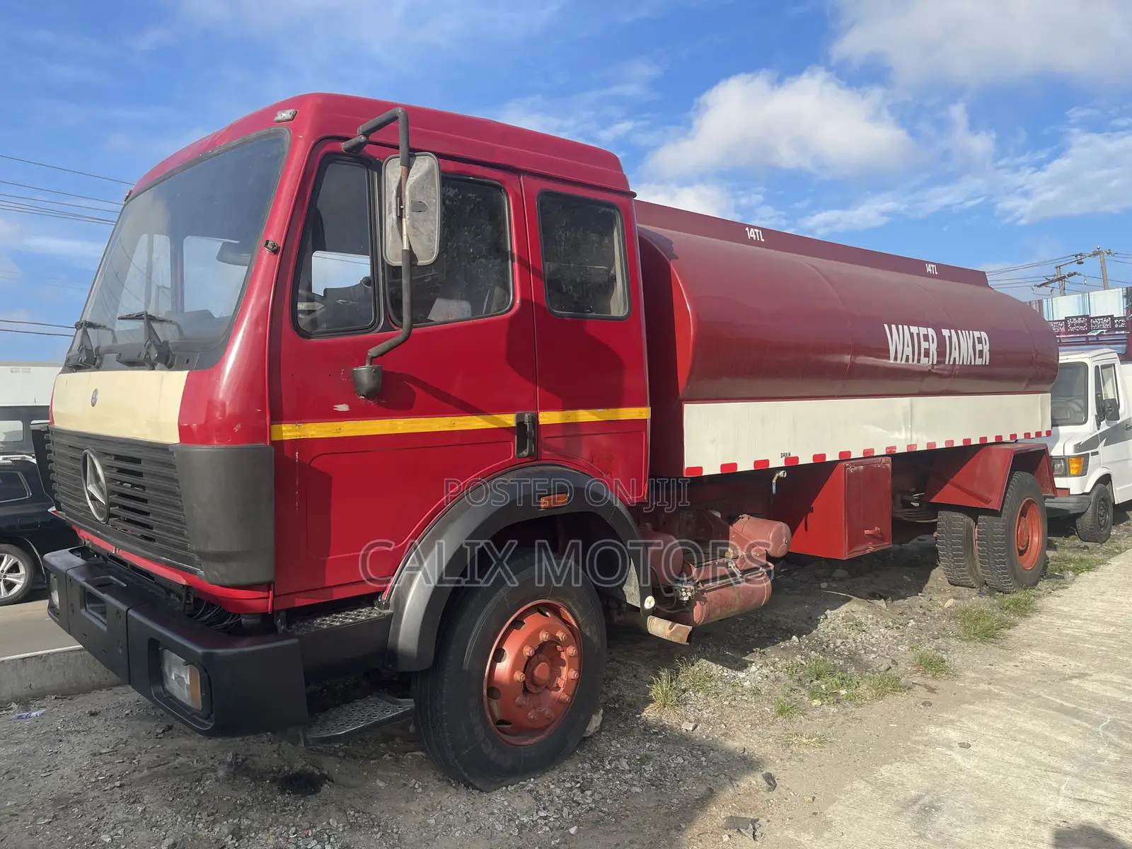 Foreign Used Mercedes Benz Water Tanker Truck.