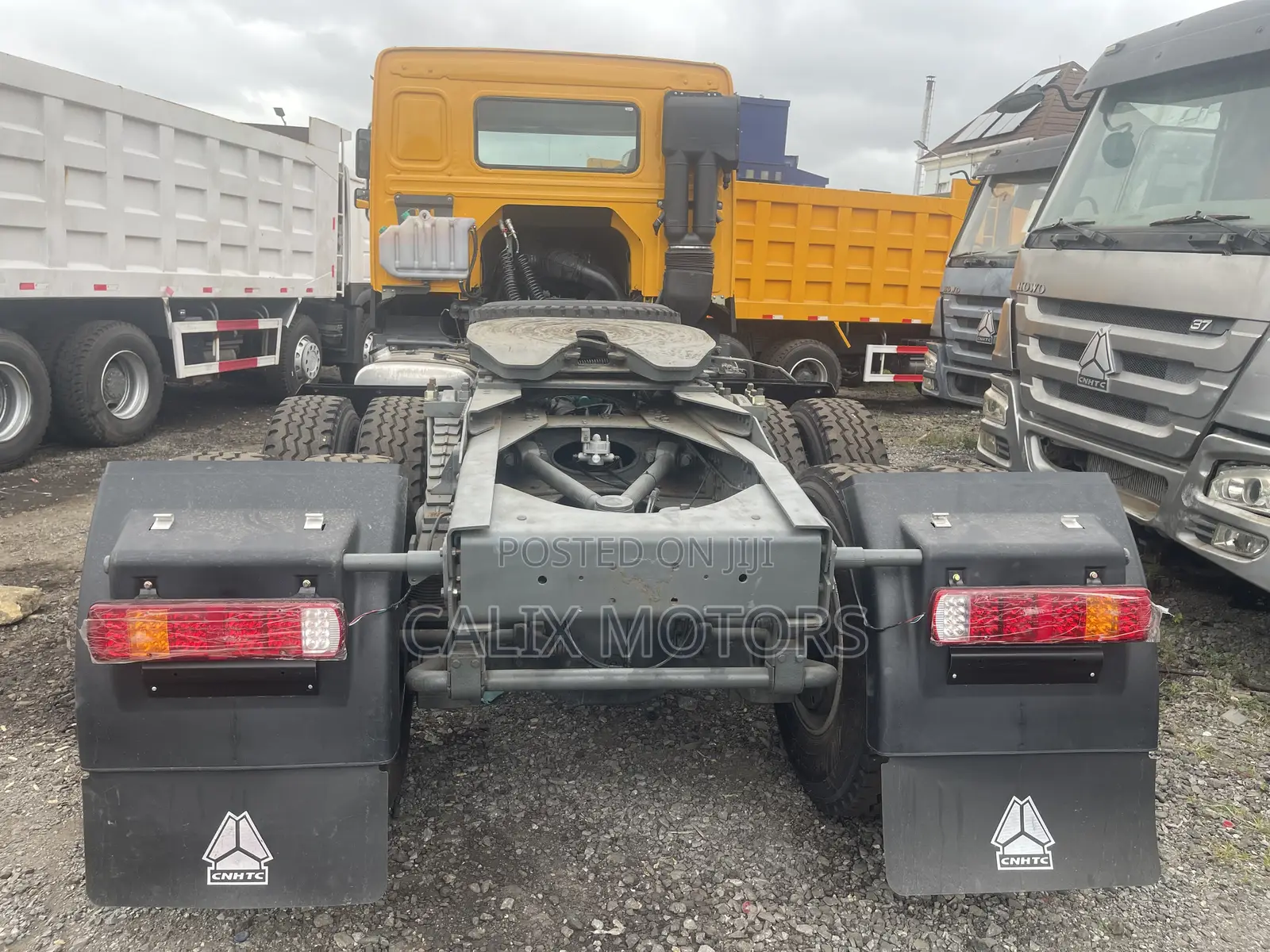 Foreign Used Howo CNHTC Tractor Head Truck 371hp.