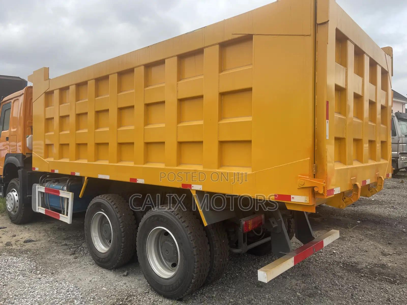 Foreign Used Howo CNHTC Truck Tipper 371hp.