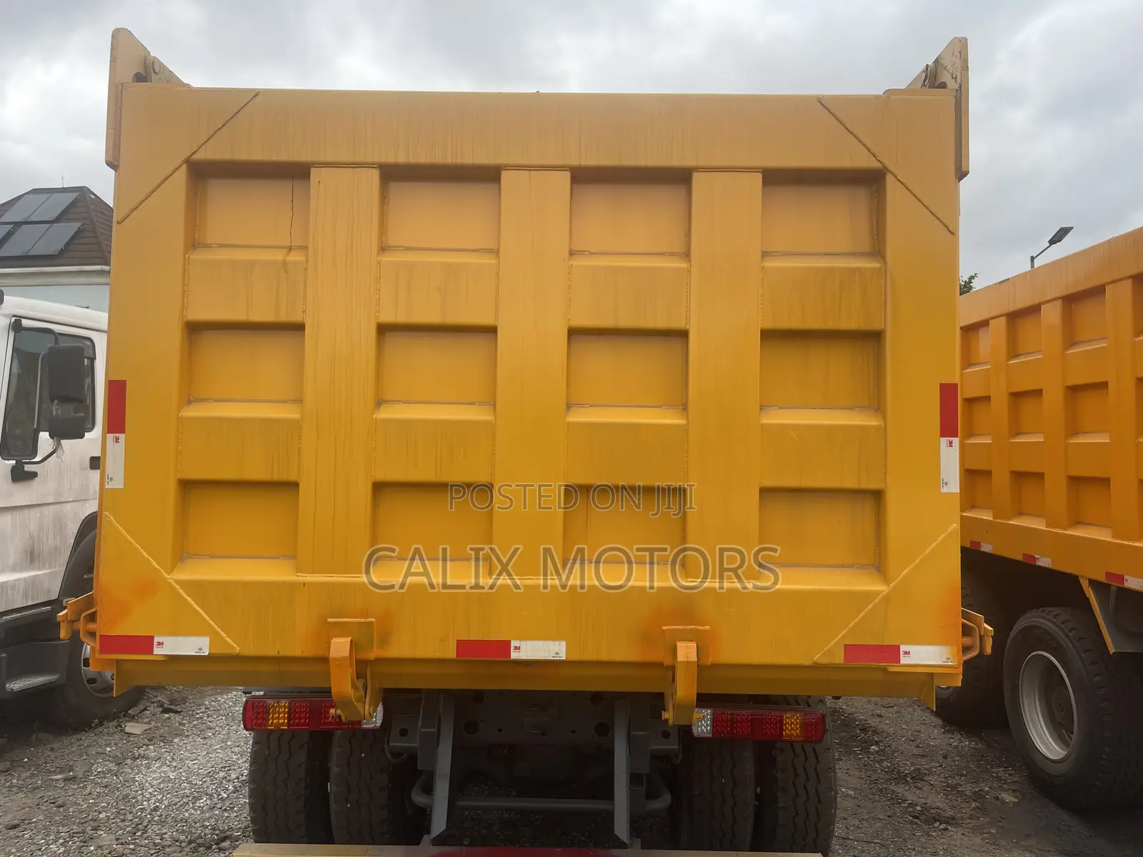 Foreign Used Howo CNHTC Truck Tipper 371hp.