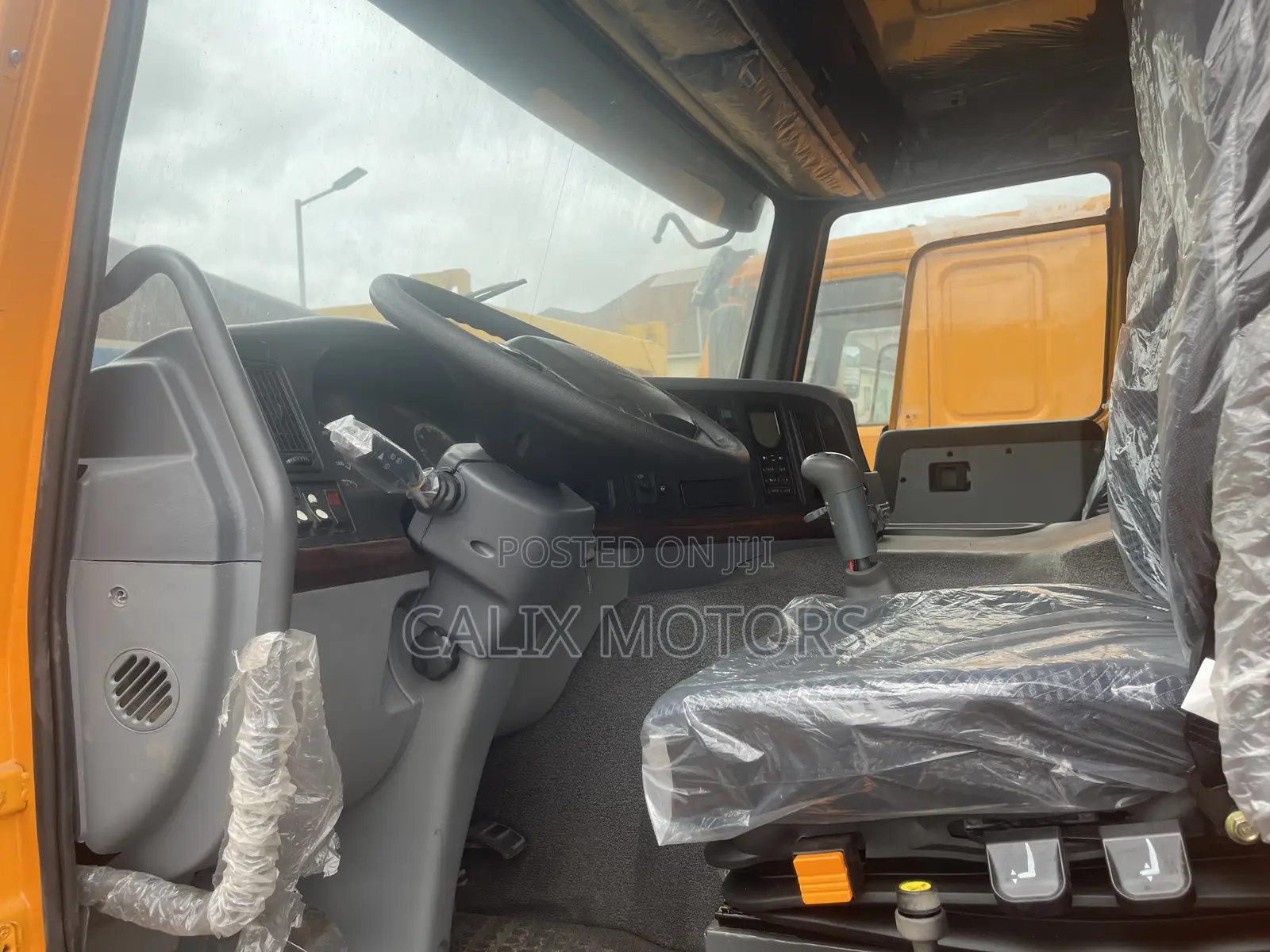 Foreign Used Howo CNHTC Truck Tipper 371hp.
