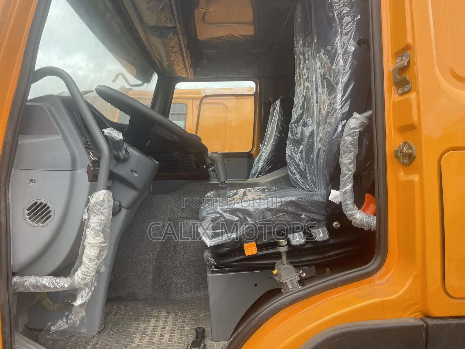 Foreign Used Howo CNHTC Truck Tipper 371hp.