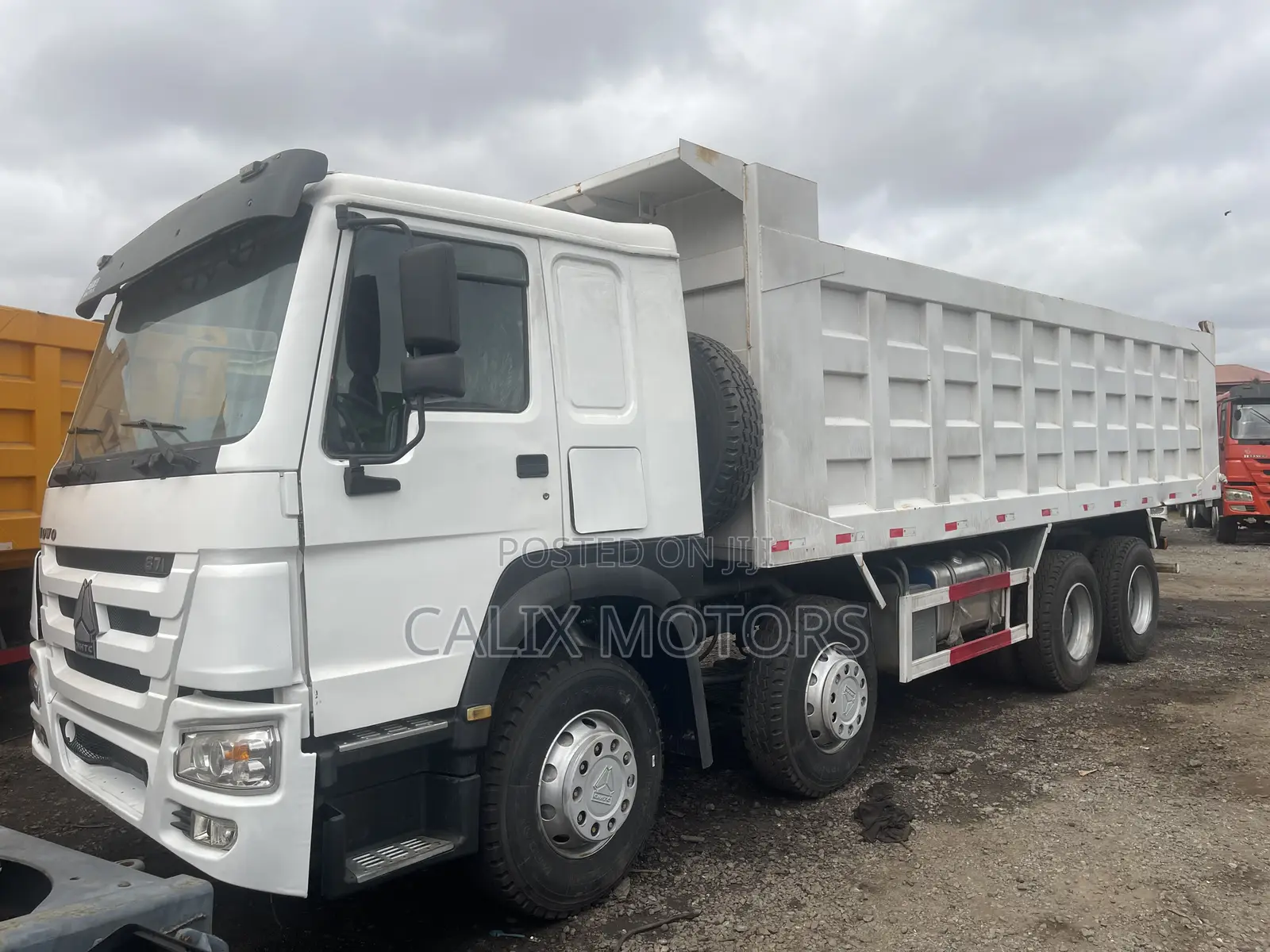 Foreign Used Howo Truck Tipper 12 Tyres.