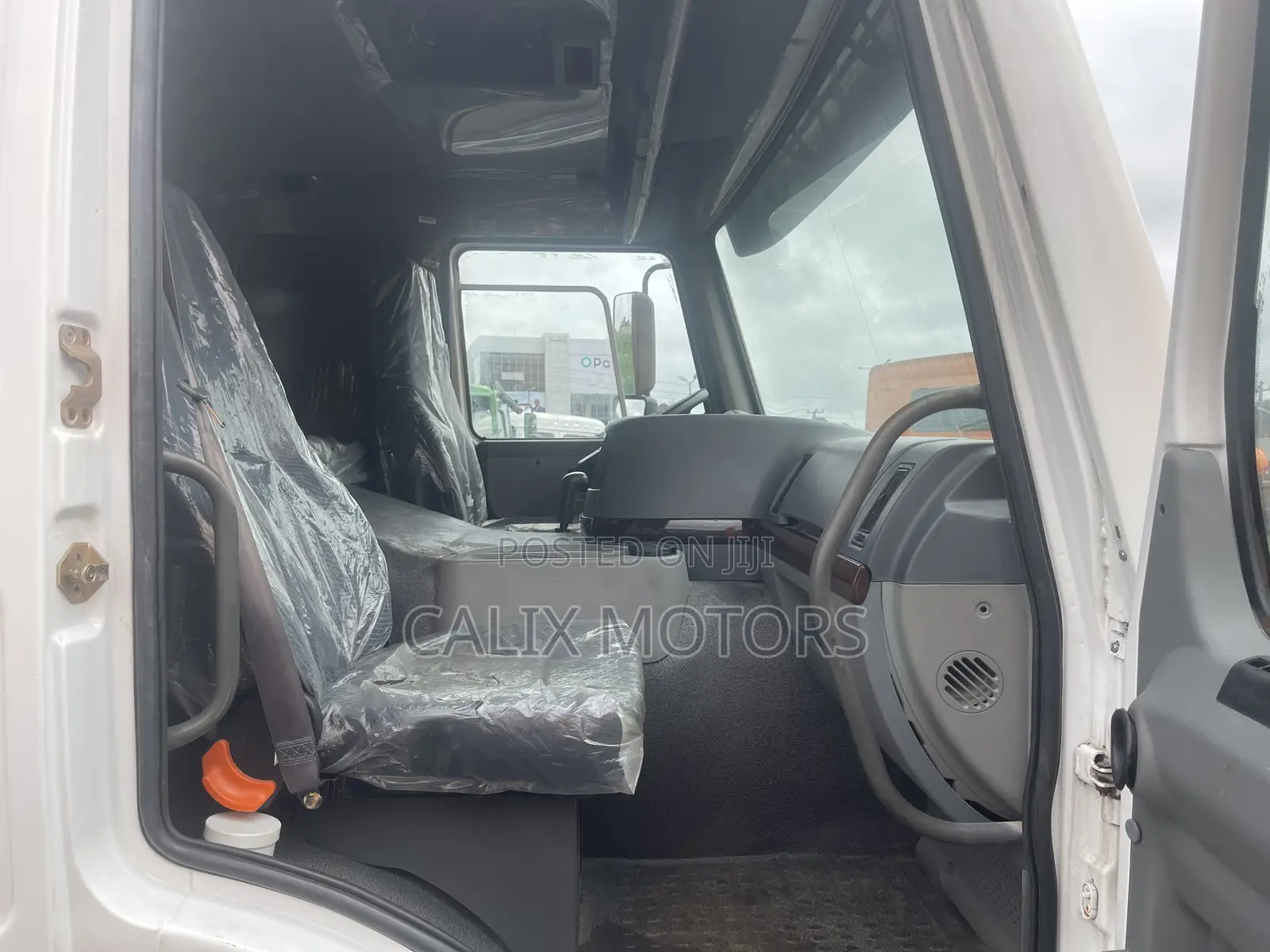 Foreign Used Howo Truck Tipper 12 Tyres.