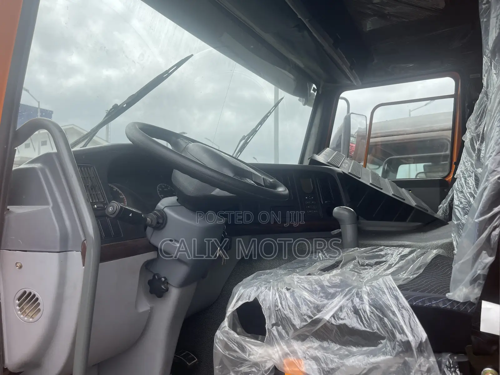 Foreign Used Howo Truck 10 Tires Tipper.
